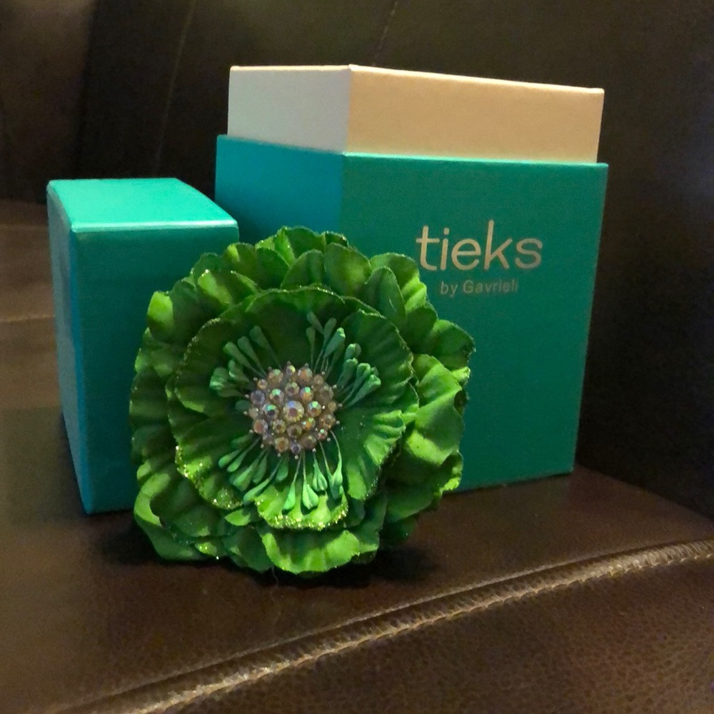 Tieks box and flower